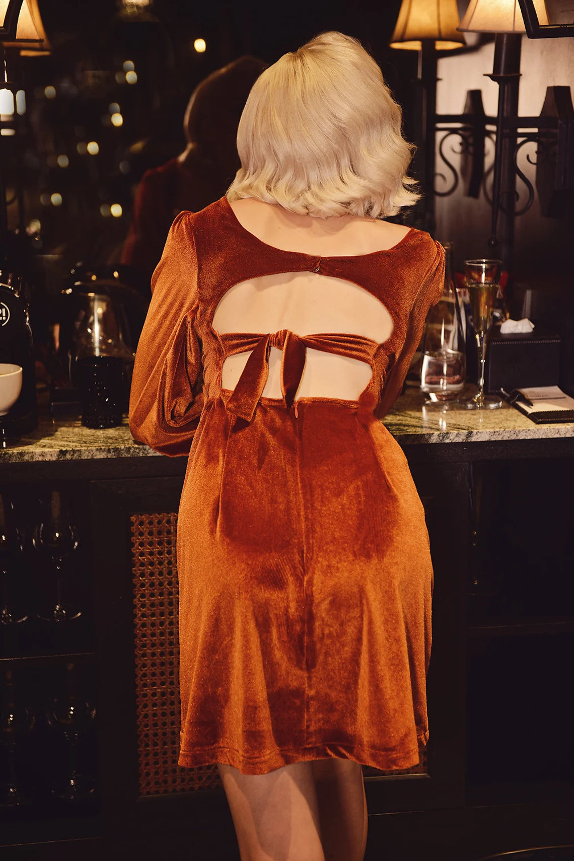 Vestido de dama de honor, fiesta de graduación, cóctel, escote cuadrado, mangas 3/4, corte A, terciopelo color óxido, sencillo, mangas cortas